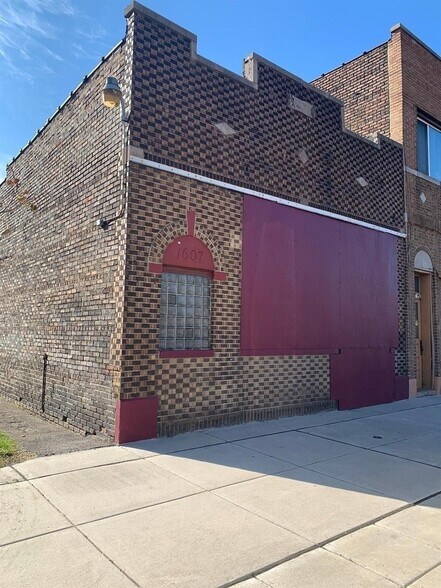 1607 Broadway St, East Chicago, IN à vendre - Photo principale – Image 1 sur 5