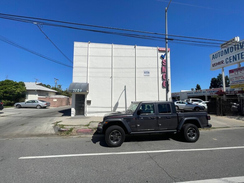 7624 Winnetka Ave, Winnetka, CA à louer - Photo de l’immeuble – Image 1 sur 2
