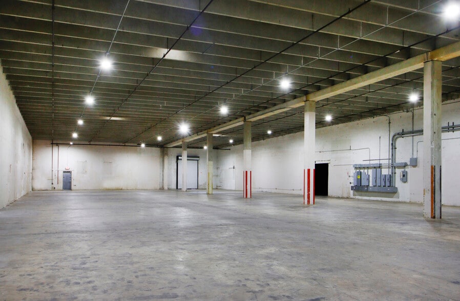 13001 NW 38th Ave, Opa Locka, FL à louer - Photo intérieure – Image 3 sur 7