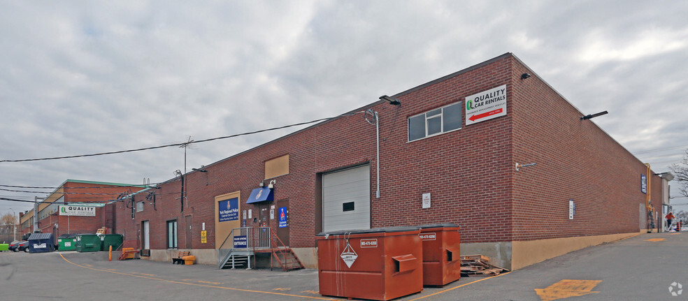 10720 Yonge St, Richmond Hill, ON à louer - Photo de l’immeuble – Image 3 sur 6