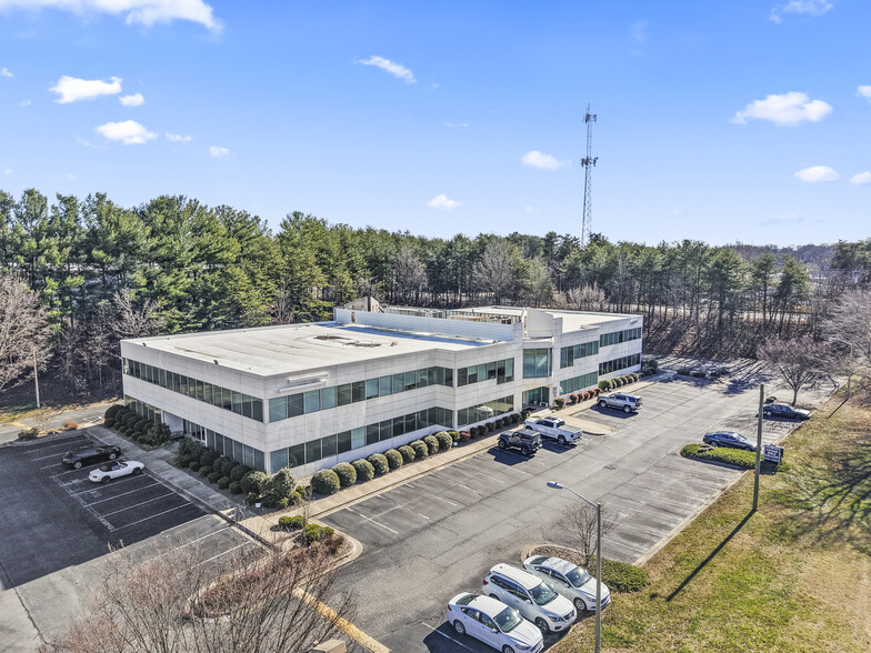 4964 University Pky, Winston-Salem, NC à louer - Photo de l’immeuble – Image 1 sur 7