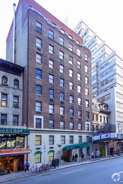 121 E 60th St, New York, NY à vendre - Photo de l’immeuble – Image 2 sur 4