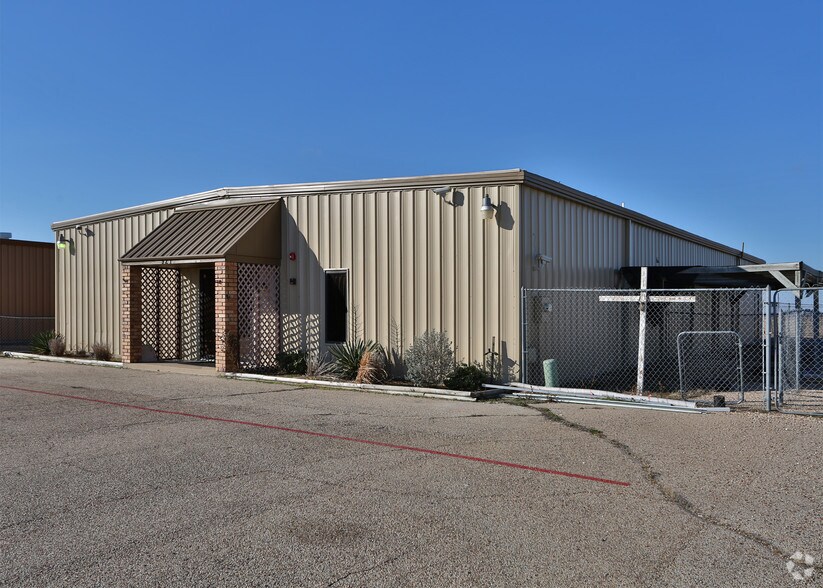 921 N Nolan River Rd, Cleburne, TX à louer - Photo de l’immeuble – Image 2 sur 3