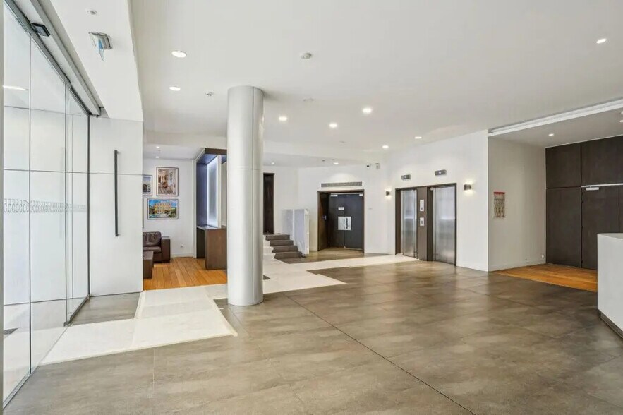 5 Rue François Ier, Paris à louer - Photo de l’immeuble – Image 2 sur 9