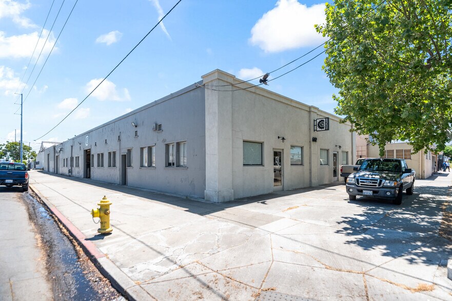 19,794 SF - 3 Industrial Bldgs. For Sale portefeuille de 3 biens à vendre sur LoopNet.fr - Photo de l’immeuble – Image 2 sur 19