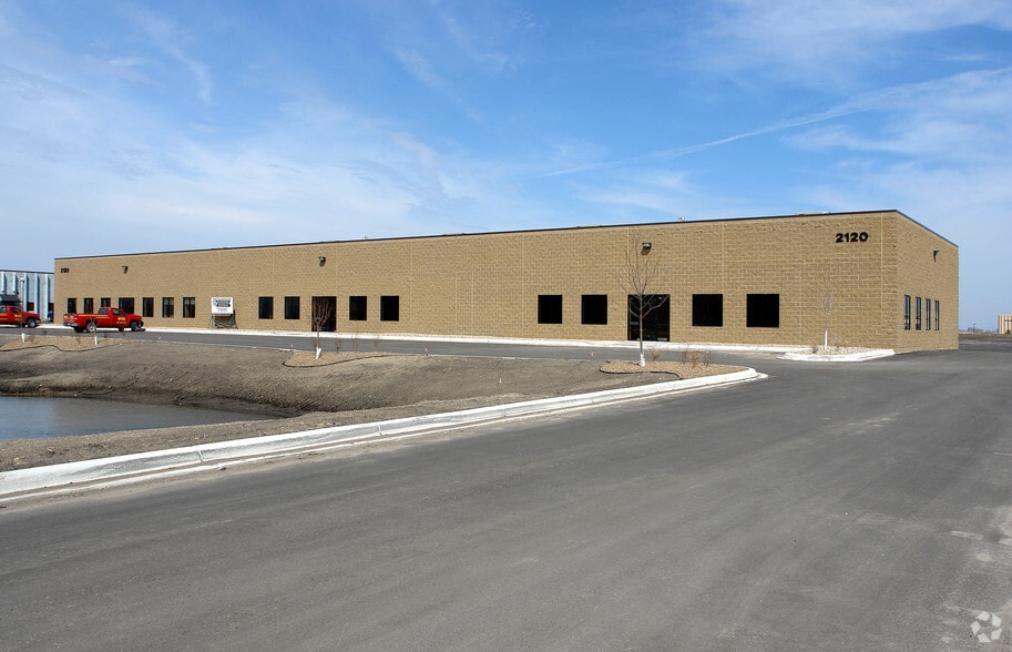 2120 Howard Dr W, North Mankato, MN à louer - Photo de l’immeuble – Image 1 sur 25