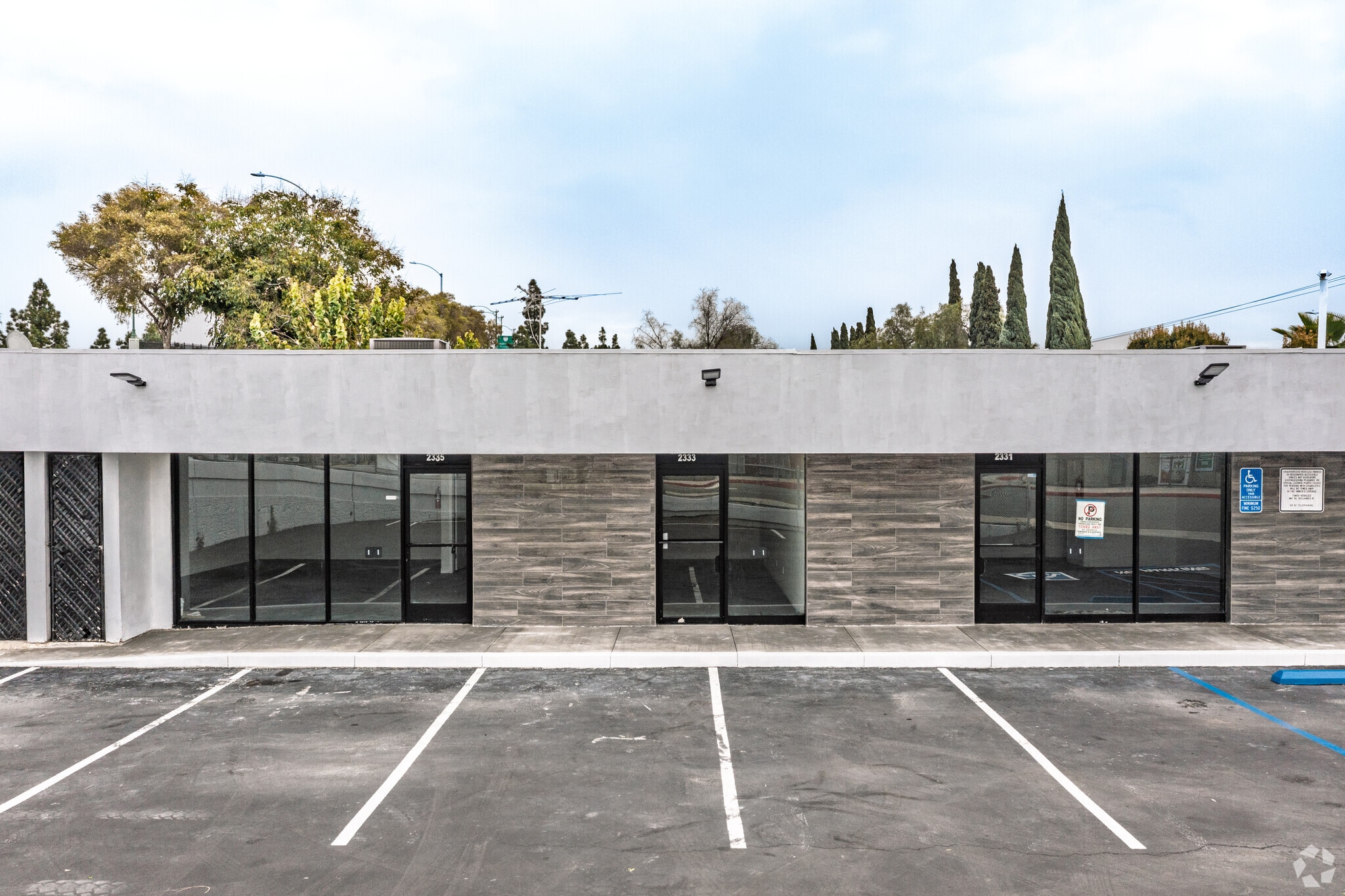 2329-2335 W Sequoia Ave, Anaheim, CA à louer Photo de l’immeuble– Image 1 sur 4