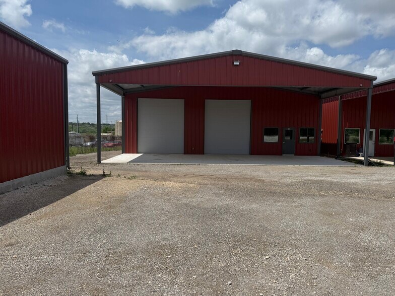 4235 FM 78, McQueeney, TX à louer - Photo de l’immeuble – Image 2 sur 42