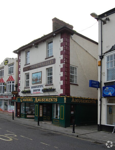 2 The Strand, Brixham à vendre - Photo principale – Image 1 sur 11