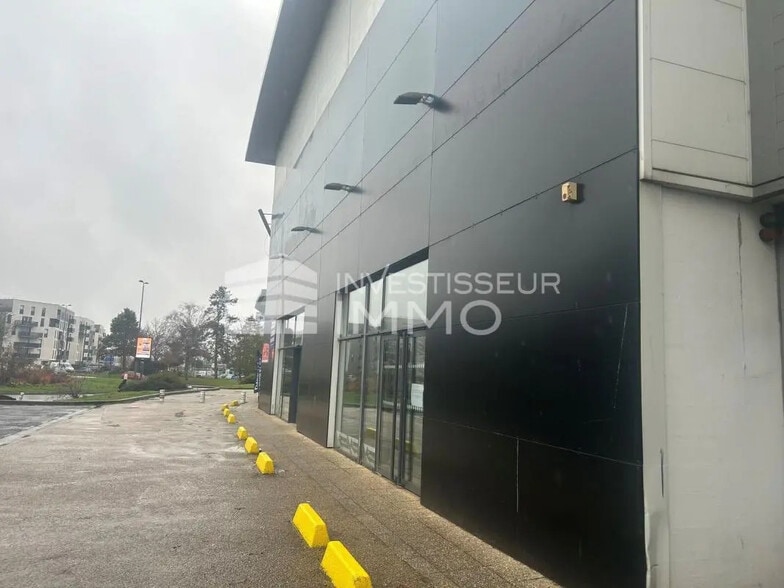 Local commercial dans Les Ulis à louer - Photo de l’immeuble – Image 2 sur 5