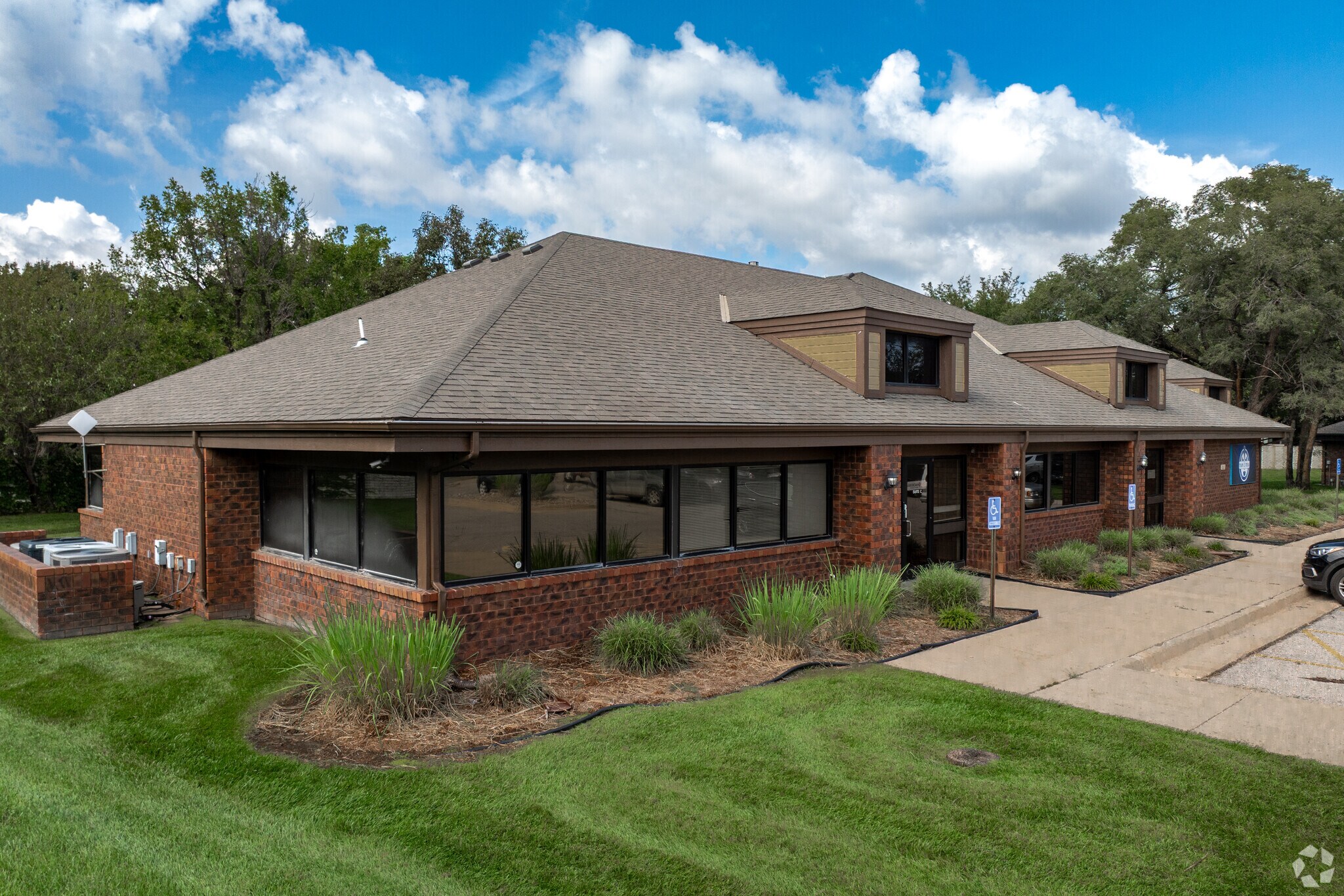 7570 W 21st St N, Wichita, KS à louer Photo de l’immeuble– Image 1 sur 3