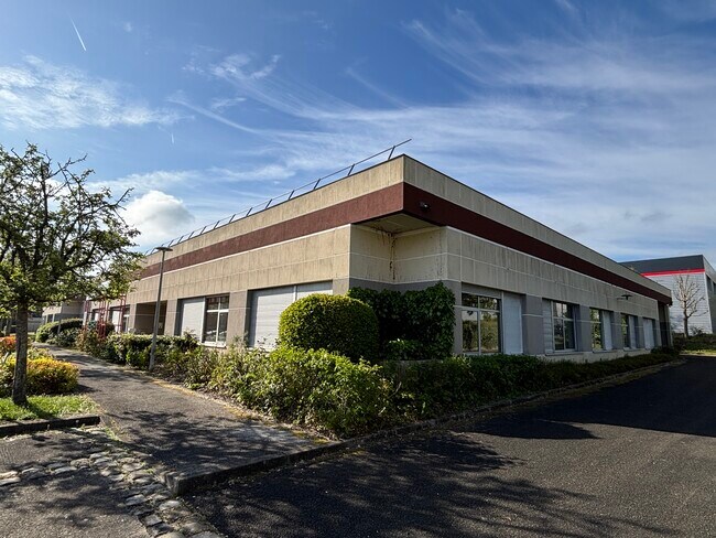 Plus de détails pour 16 Avenue Jean D'Alembert, Trappes - Local d’activités à vendre