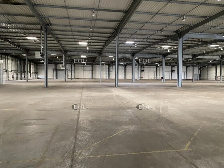 Industriel/Logistique dans Bressolles à louer - Photo de l’immeuble – Image 3 sur 10