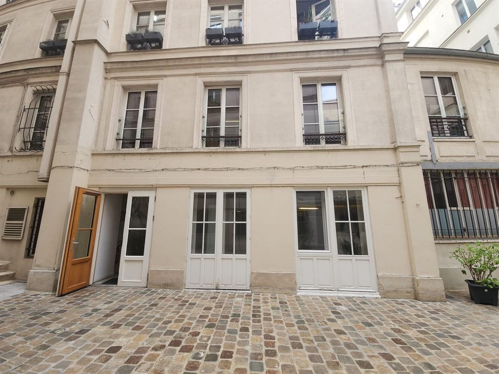 Local commercial dans Paris à louer Photo de l’immeuble– Image 1 sur 10