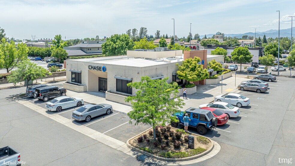 974 Dana Dr, Redding, CA à vendre - Photo de l’immeuble – Image 3 sur 11