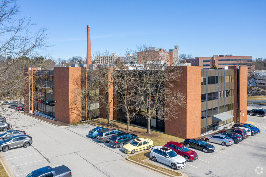 7600 Osler Dr, Towson, MD à vendre - Photo de l’immeuble – Image 1 sur 10