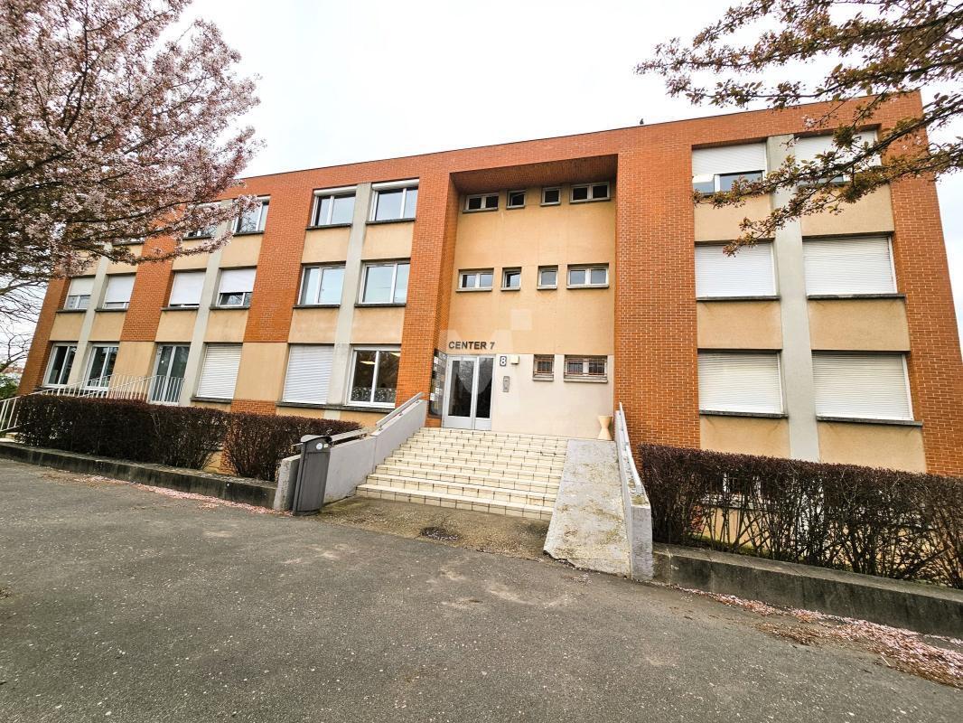 Bureau dans Évry-Courcouronnes à vendre Photo de l’immeuble– Image 1 sur 12