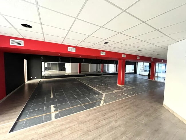 Plus de détails pour Local commercial à vendre