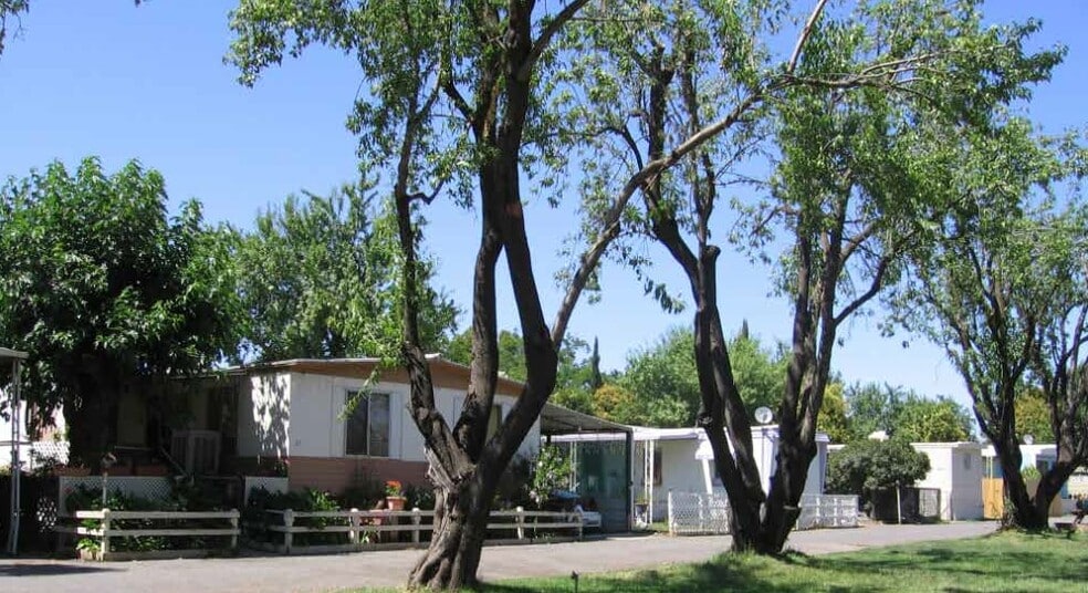 1564 Nord Ave, Chico, CA à vendre - Photo principale – Image 1 sur 9