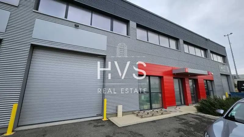 Local d’activités dans Gignac-la-Nerthe à louer - Photo de l’immeuble – Image 3 sur 5