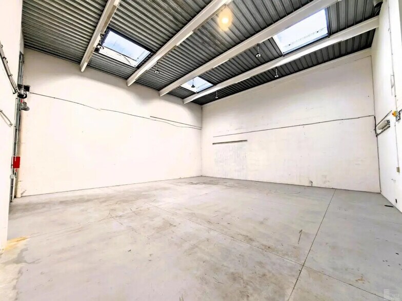 Industriel/Logistique dans Champs-sur-Marne à louer - Photo de l’immeuble – Image 2 sur 12