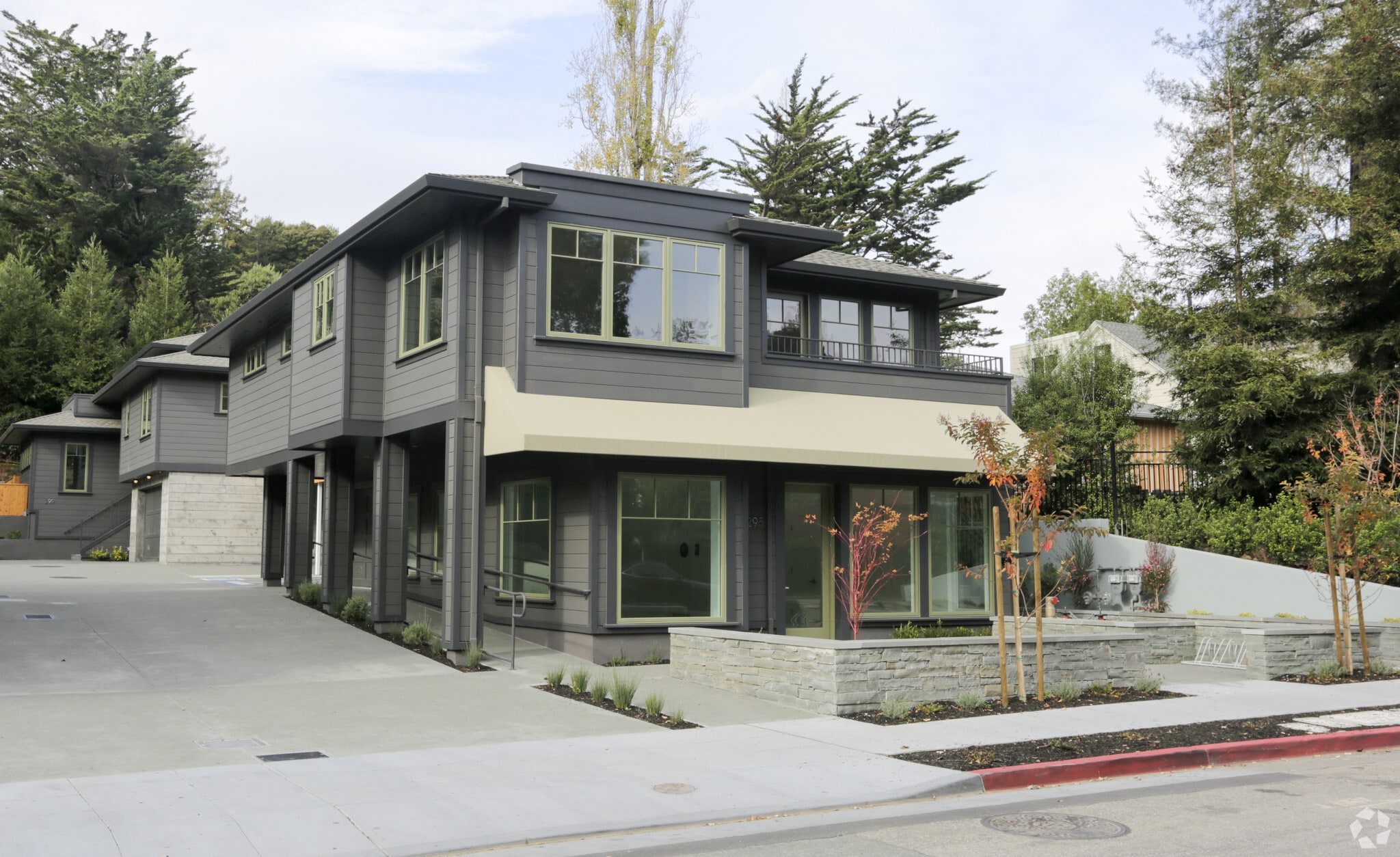 295-297 Magnolia Ave, Larkspur, CA à louer Photo principale– Image 1 sur 5