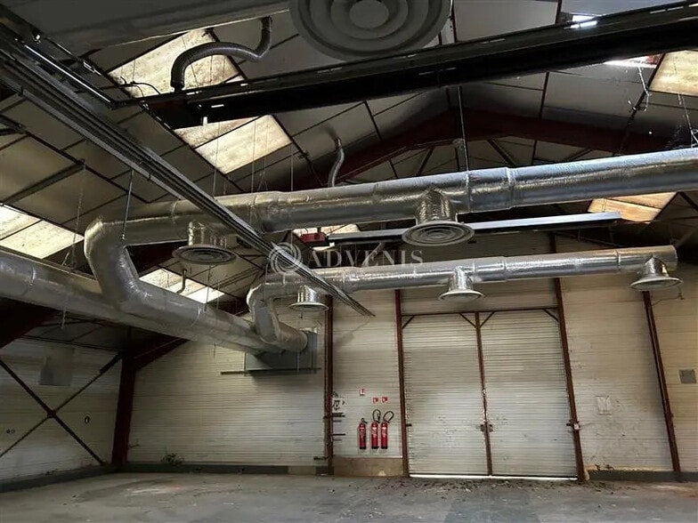 Industriel/Logistique dans Nazelles-Négron à vendre - Photo de l’immeuble – Image 2 sur 5