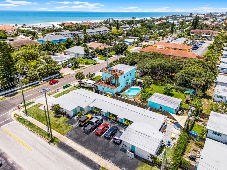 402 S Orlando Ave, Cocoa Beach, FL à vendre - Photo de l’immeuble – Image 2 sur 57