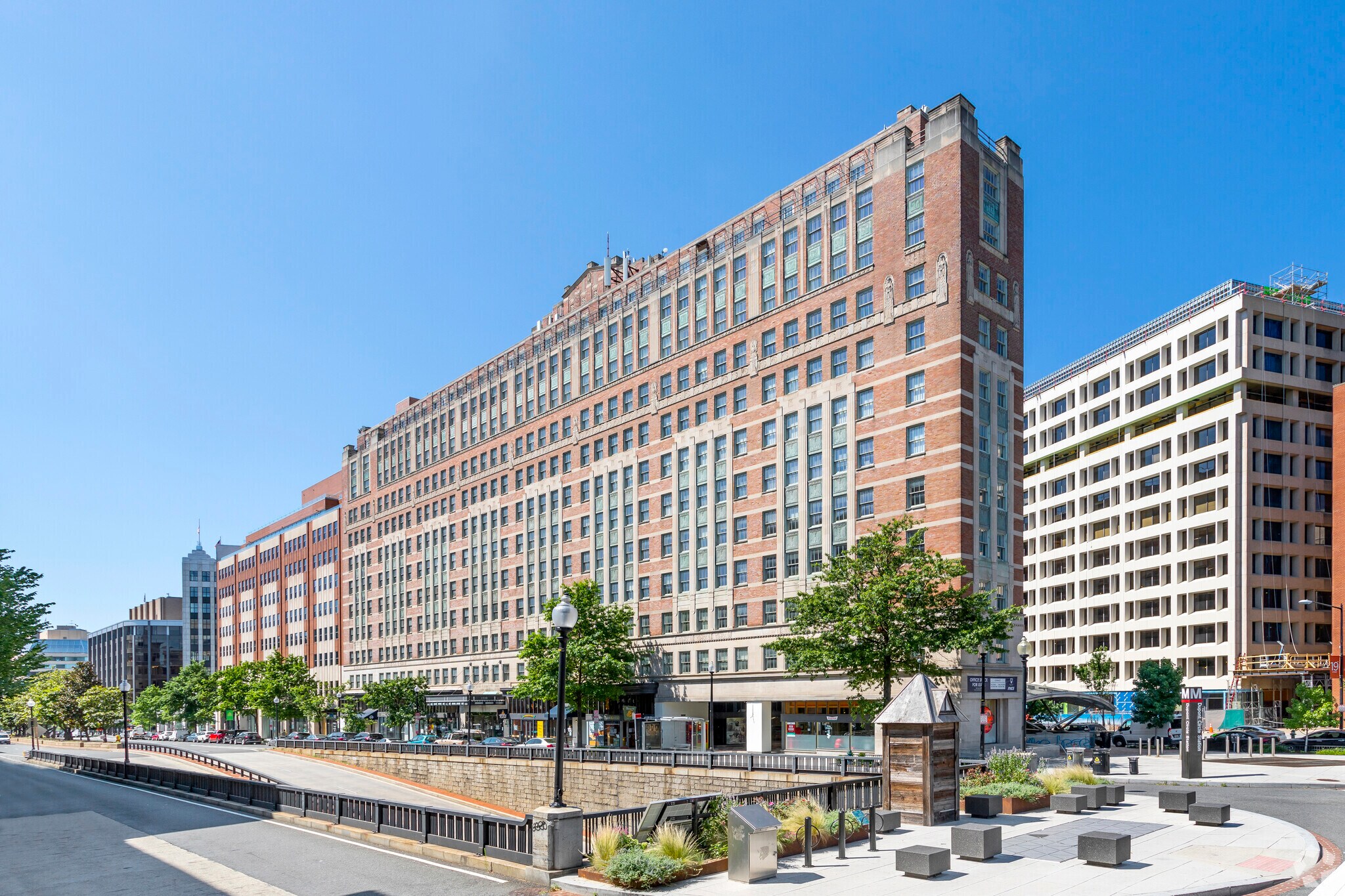 1350 Connecticut Ave NW, Washington, DC à louer Photo de l’immeuble– Image 1 sur 13