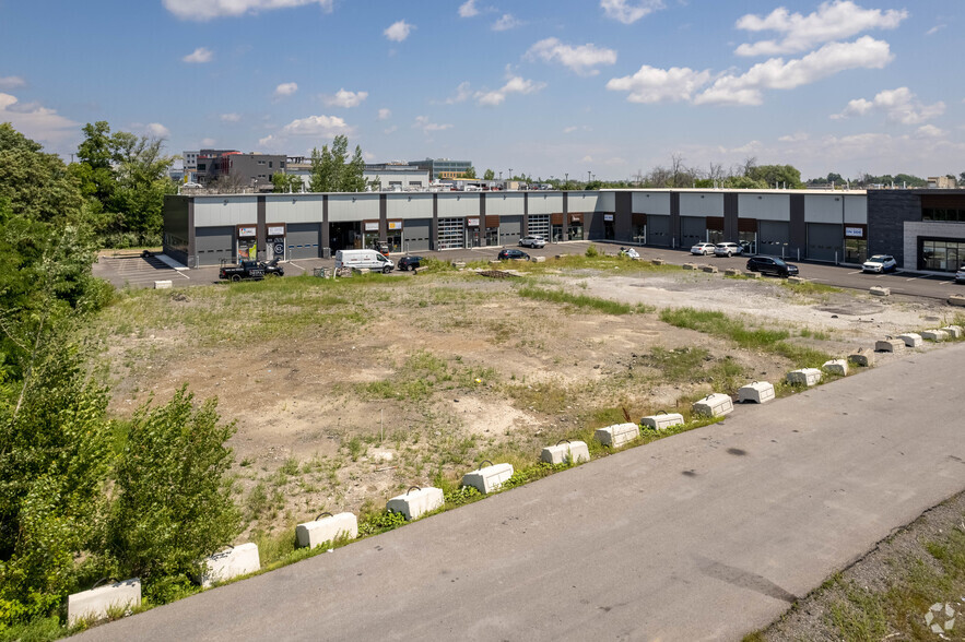 8990 Boul de la Grande-Allée, Mirabel, QC à louer - Photo principale – Image 1 sur 5