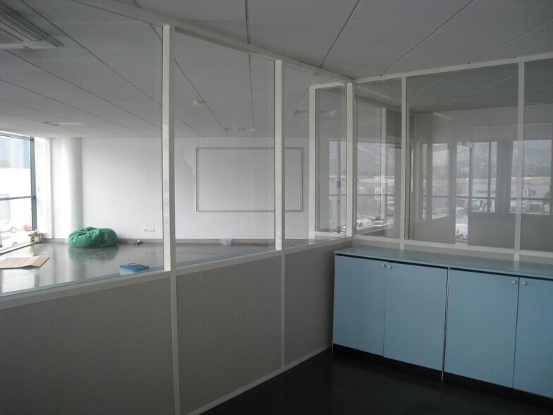 Bureau dans Aubagne à louer - Photo de l’immeuble – Image 2 sur 5