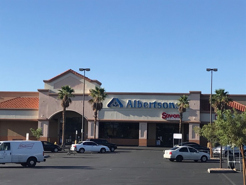 2833-2949 E Desert Inn Rd, Las Vegas, NV à louer - Photo de l’immeuble – Image 1 sur 8