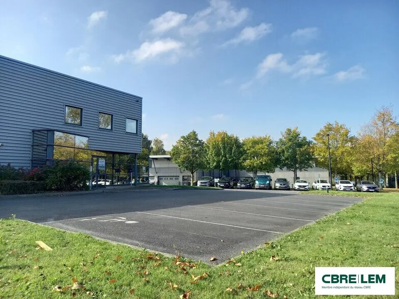 Local d’activités dans Hérouville-Saint-Clair à louer - Photo de l’immeuble – Image 1 sur 8