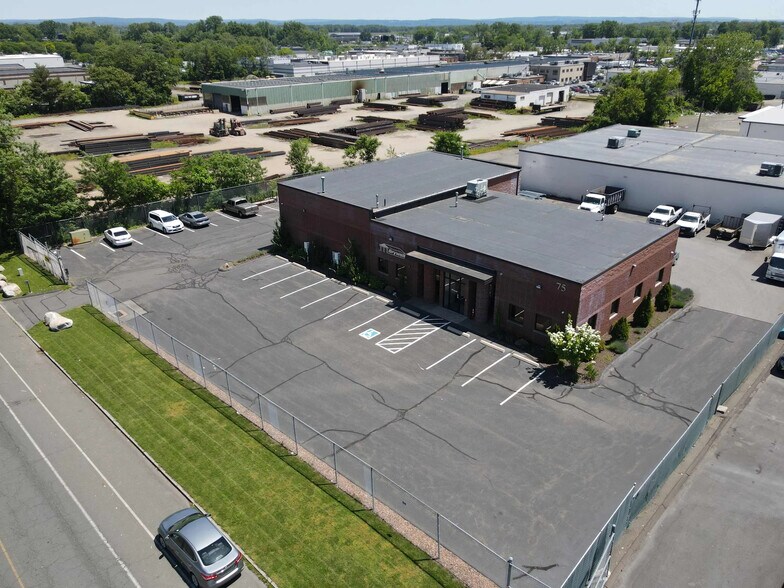 75 Elliott St E, Hartford, CT à louer - Photo de l’immeuble – Image 1 sur 12