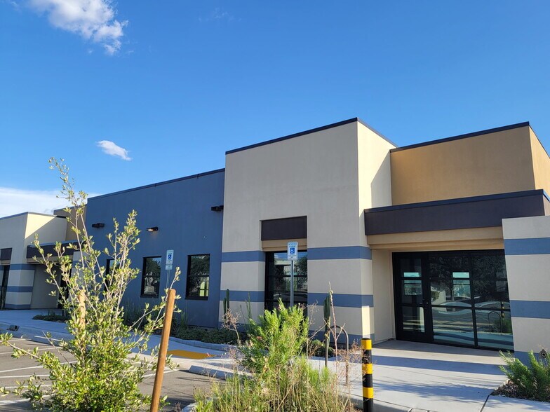 10042 E Old Vail Rd, Tucson, AZ à louer - Photo de l’immeuble – Image 2 sur 8