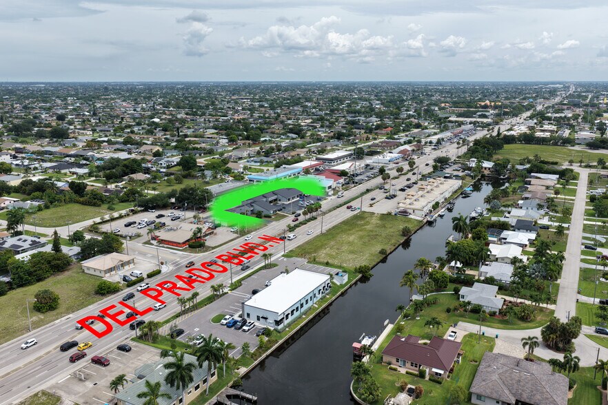 3108 Del Prado Blvd S, Cape Coral, FL à louer - Photo de l’immeuble – Image 1 sur 4