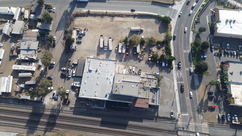 137 N Joy St, Corona, CA à louer - Photo de l’immeuble – Image 1 sur 18