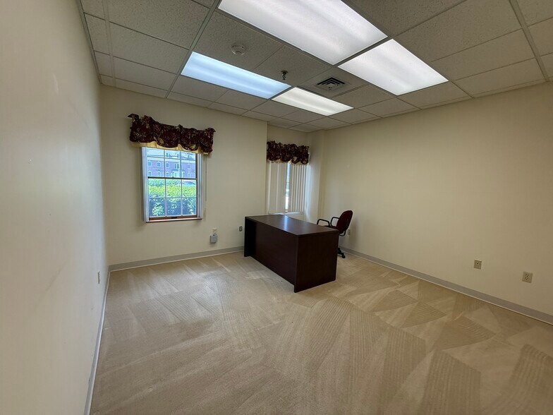 234 Littleton Rd, Westford, MA à louer - Photo de l’immeuble – Image 3 sur 8