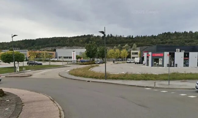 Plus de détails pour Local d’activités à vendre