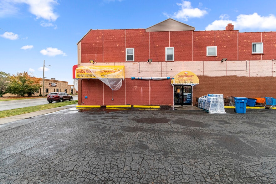 5920 Chase Rd, Dearborn, MI à louer - Photo principale – Image 1 sur 34