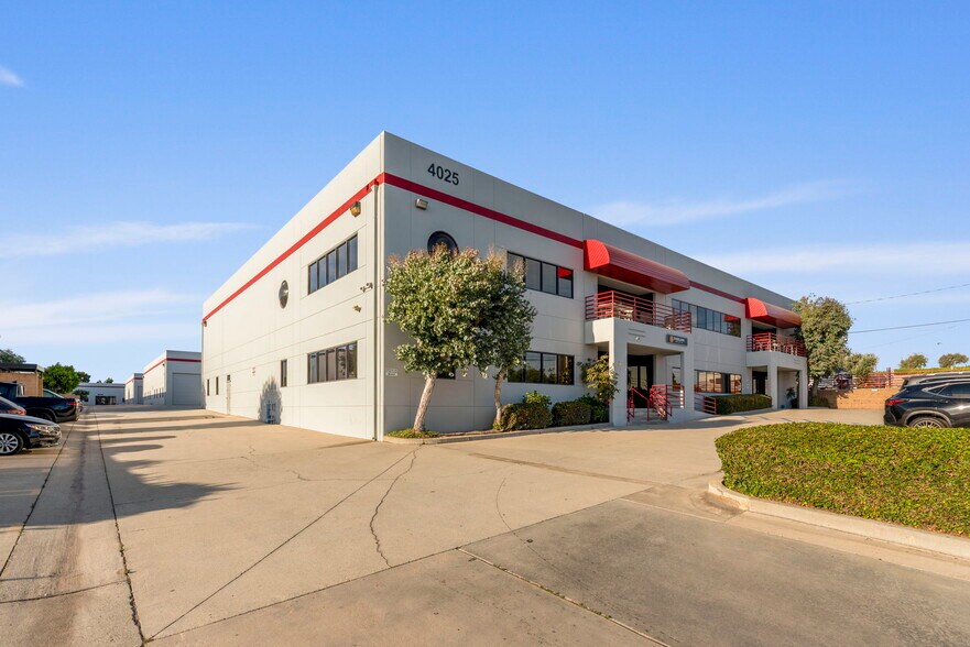 4025 Spencer St, Torrance, CA à louer - Photo de l’immeuble – Image 1 sur 7