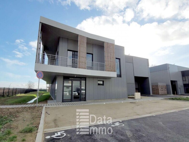 Industriel/Logistique dans Chanteloup-en-Brie à louer - Photo de l’immeuble – Image 2 sur 12