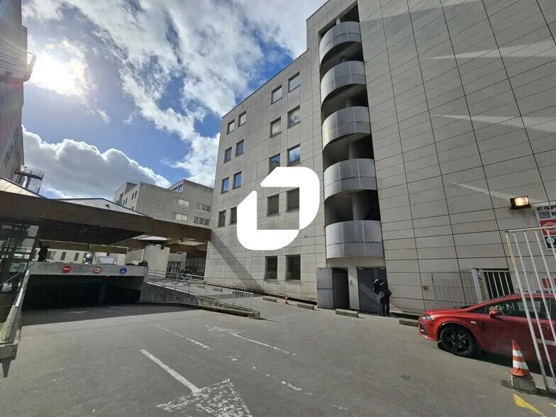 Bureau dans Garges-lès-Gonesse à louer - Photo de l’immeuble – Image 1 sur 38