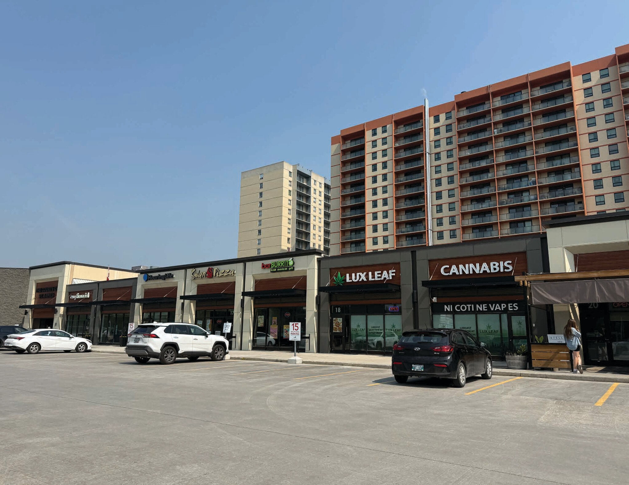 2727 Portage Ave, Winnipeg, MB à louer Photo de l’immeuble– Image 1 sur 4