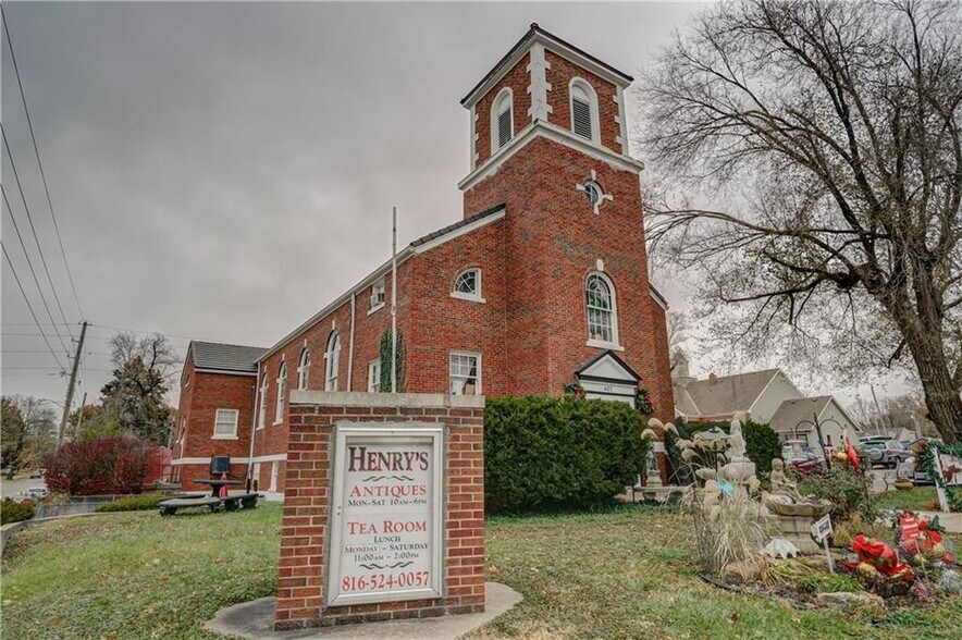 401 SE Douglas St, Lees Summit, MO à louer - Photo de l’immeuble – Image 2 sur 18