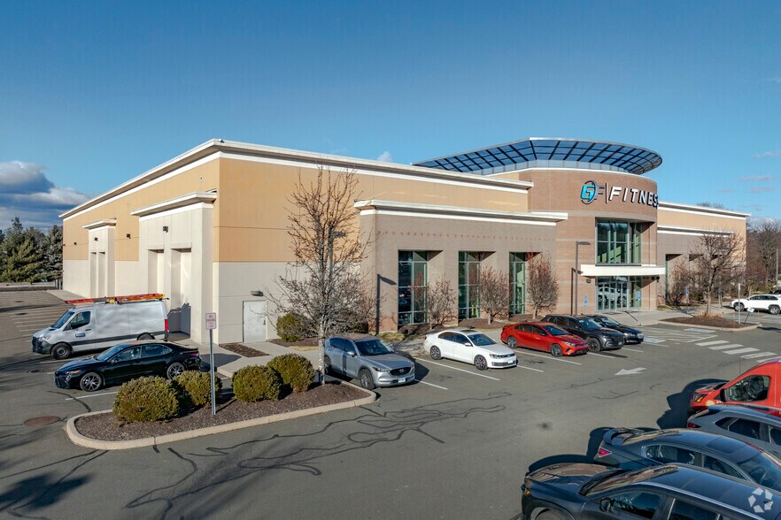 1379 Farmington Ave, Bristol, CT à vendre - Photo principale – Image 1 sur 13