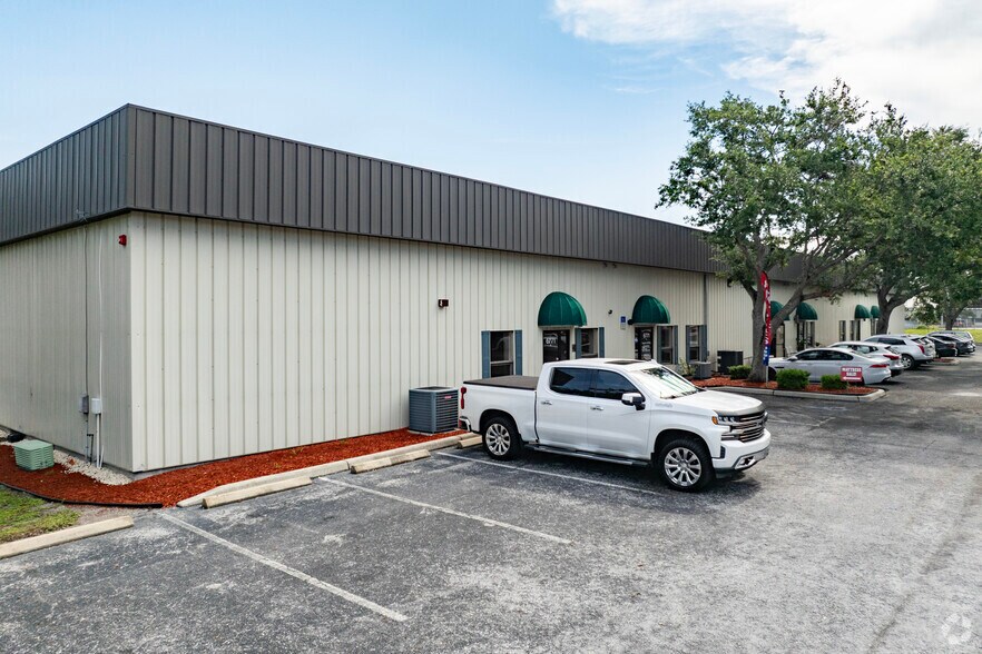 6771 Whitfield Industrial Ave, Sarasota, FL à louer - Photo de l’immeuble – Image 3 sur 14