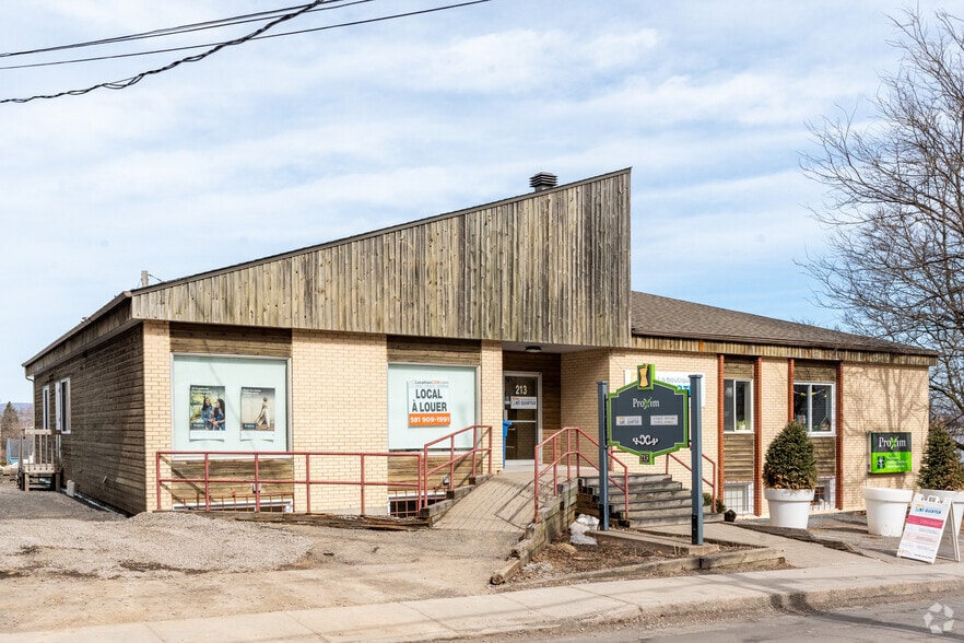 213 St Saint-Joseph, Lévis, QC à louer - Photo principale – Image 1 sur 3