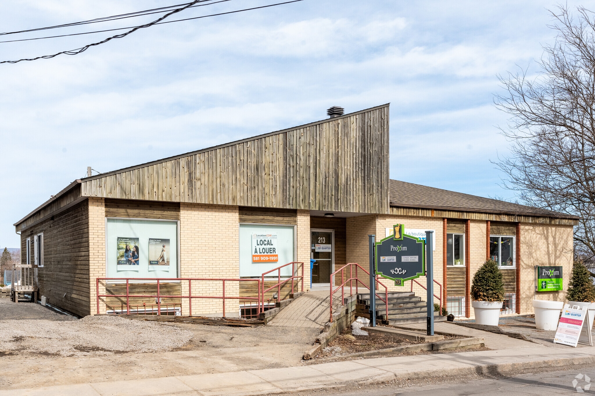 213 St Saint-Joseph, Lévis, QC à louer Photo principale– Image 1 sur 4