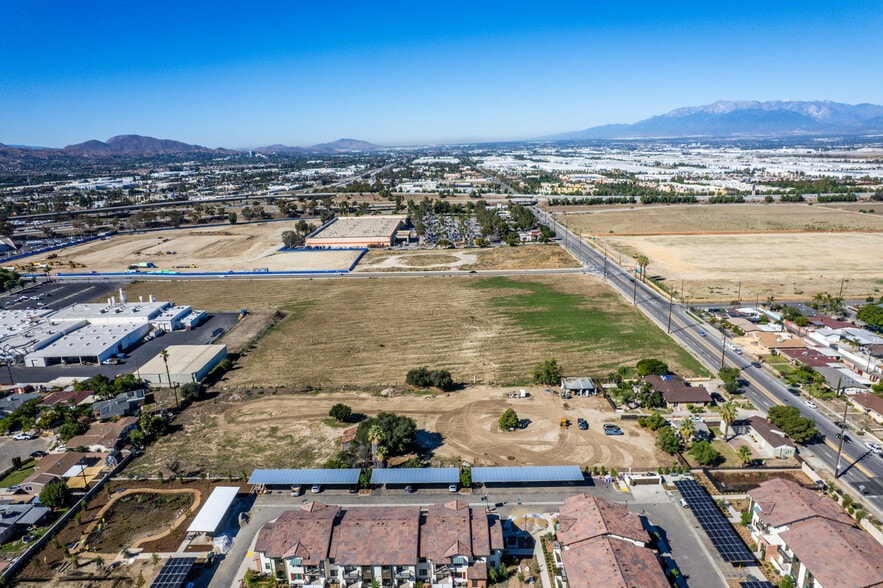 831 W Lugonia Ave, Redlands, CA à vendre - Aérien – Image 3 sur 26